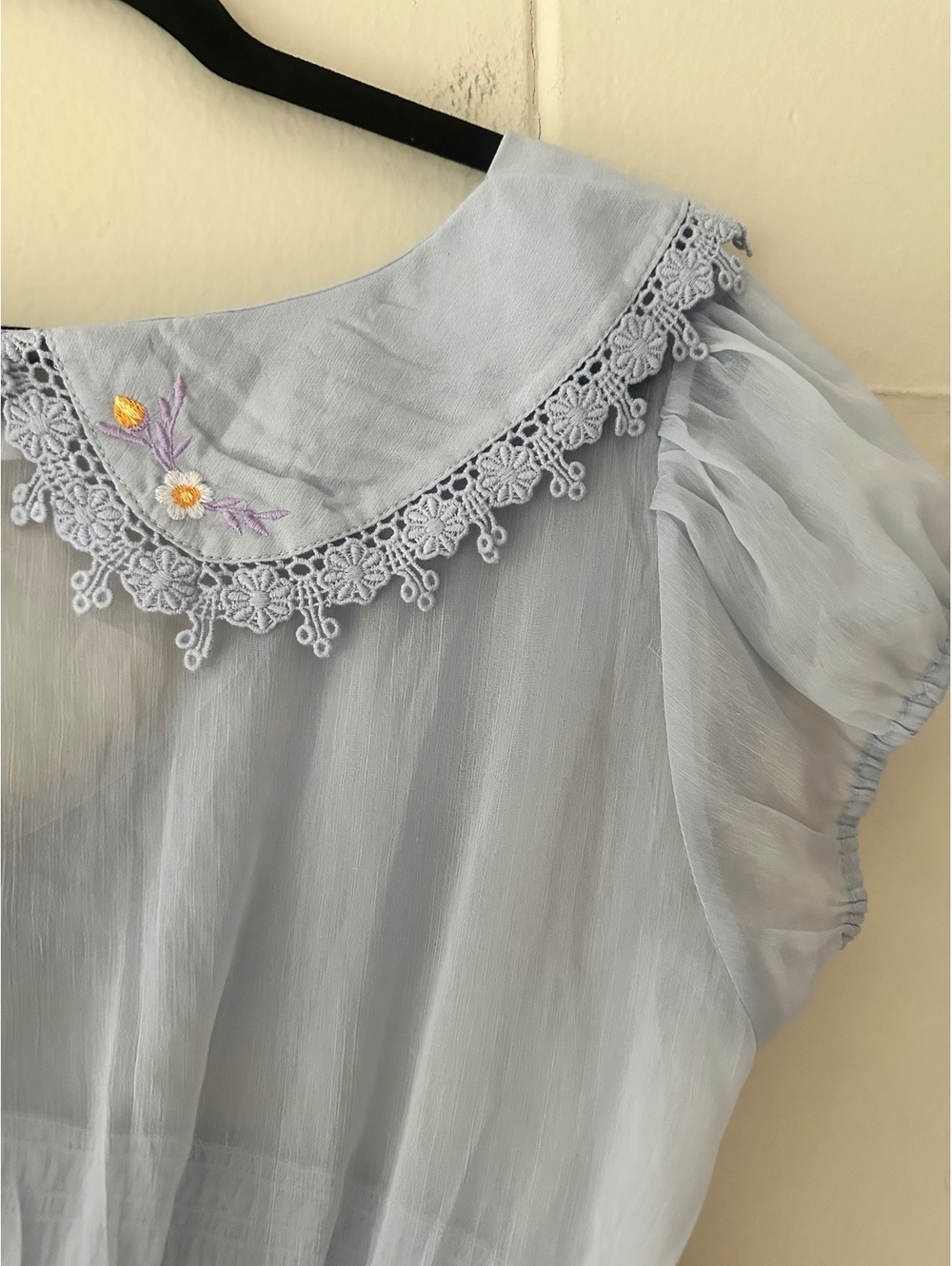 Kimchi Blue Frenchie Sheer Crop Blouse Embroidered Lace Collar NWT Size Large - Picture 8 of 9